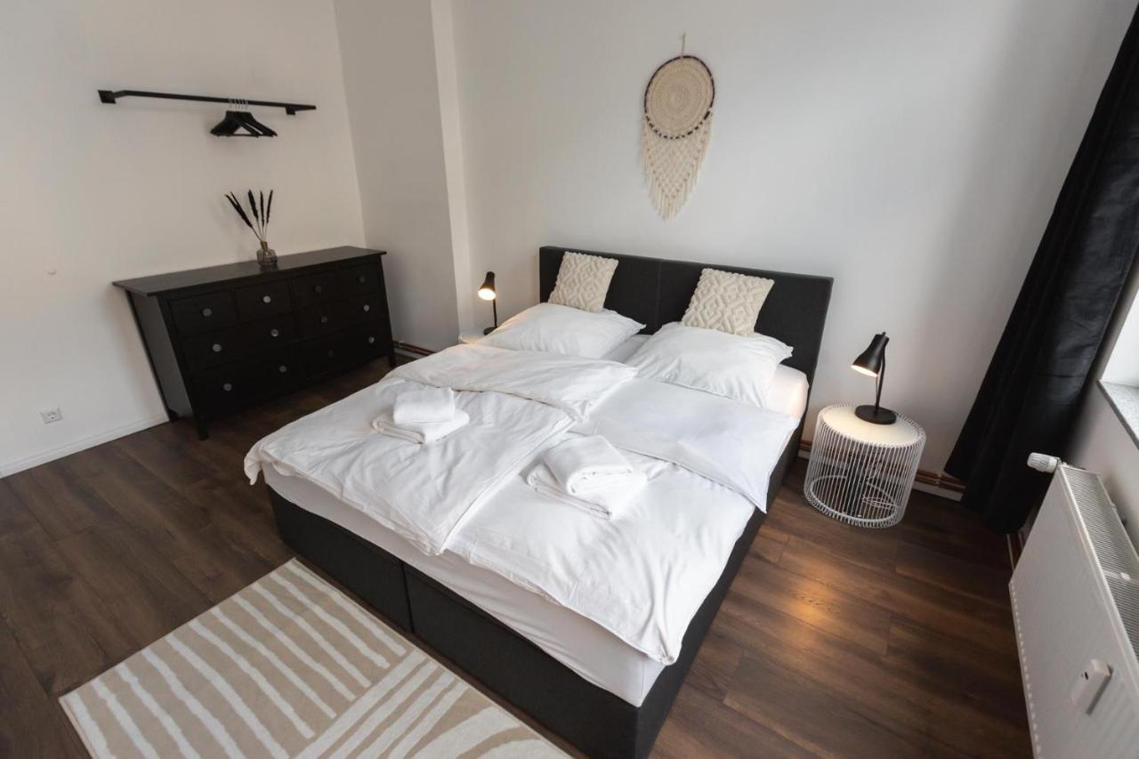 Koje Eins I Grosses Apartment Mit 2 Schlafzimmern Бремерхавен Екстериор снимка